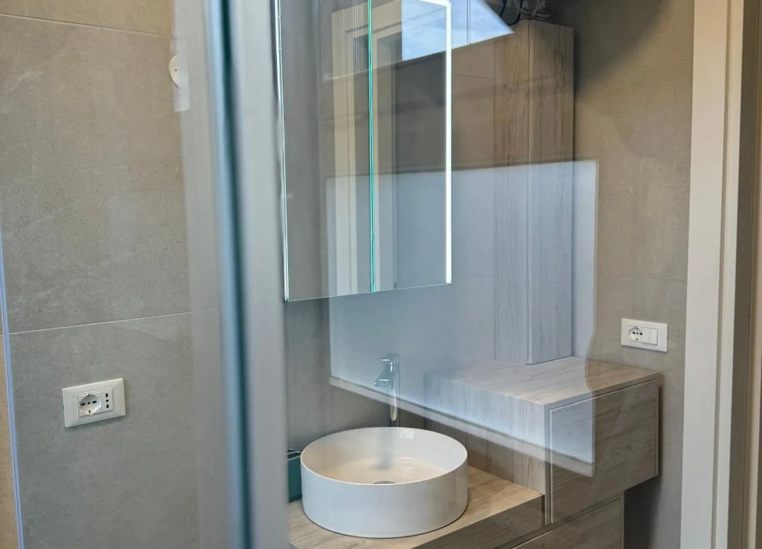 Venice Grey Apartment