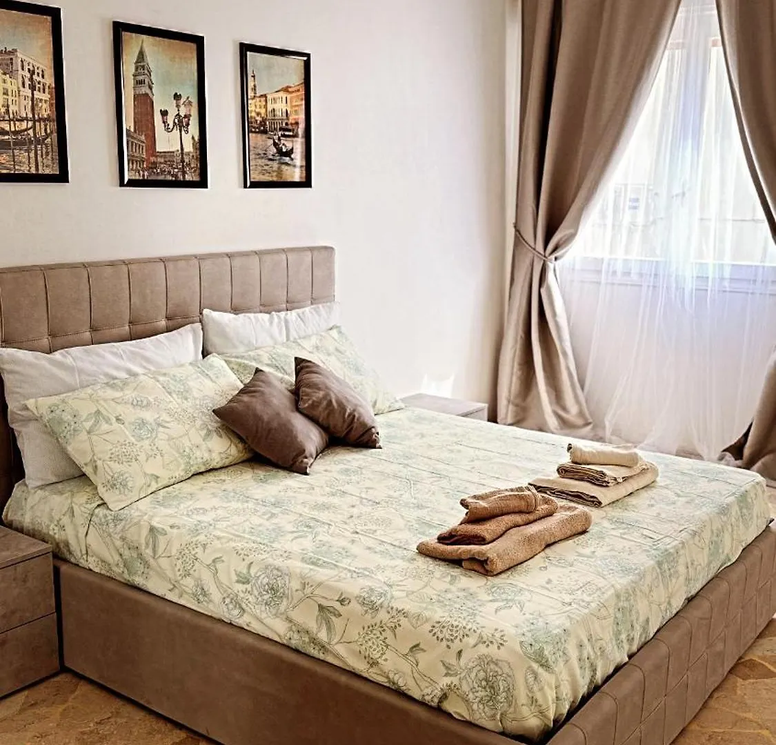 Venice Grey Apartment