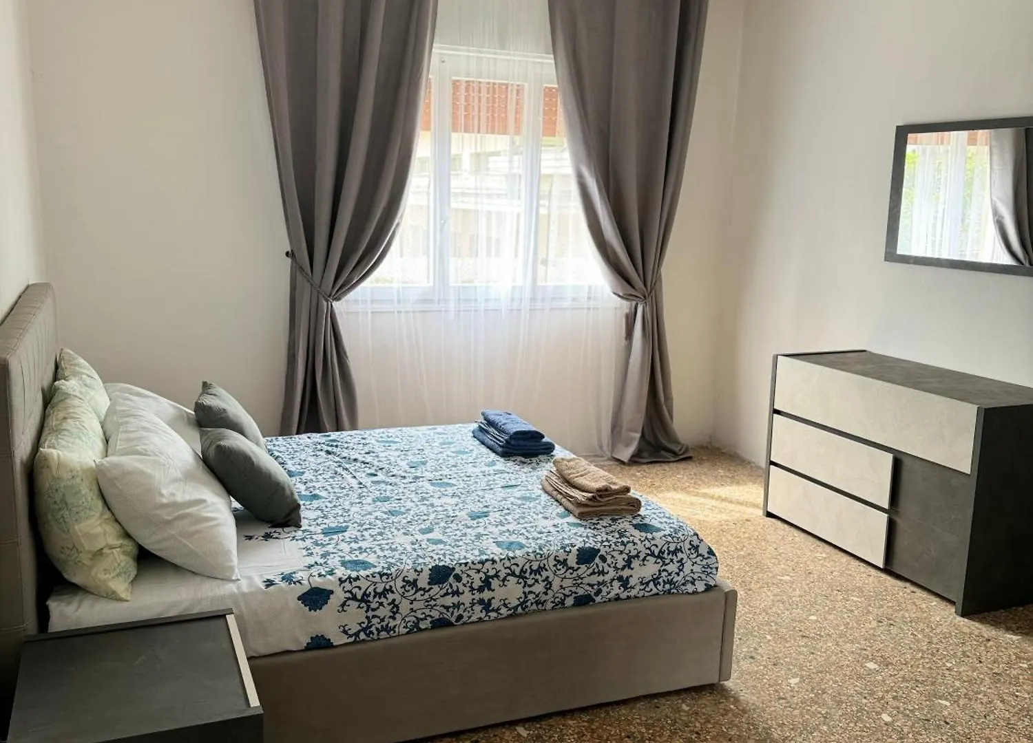 Venice Grey Apartment